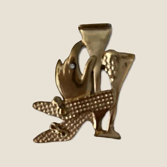 Vintage Gold Tone High Heel Wine Glass and Grapes Brooch - Picture 1 of 4